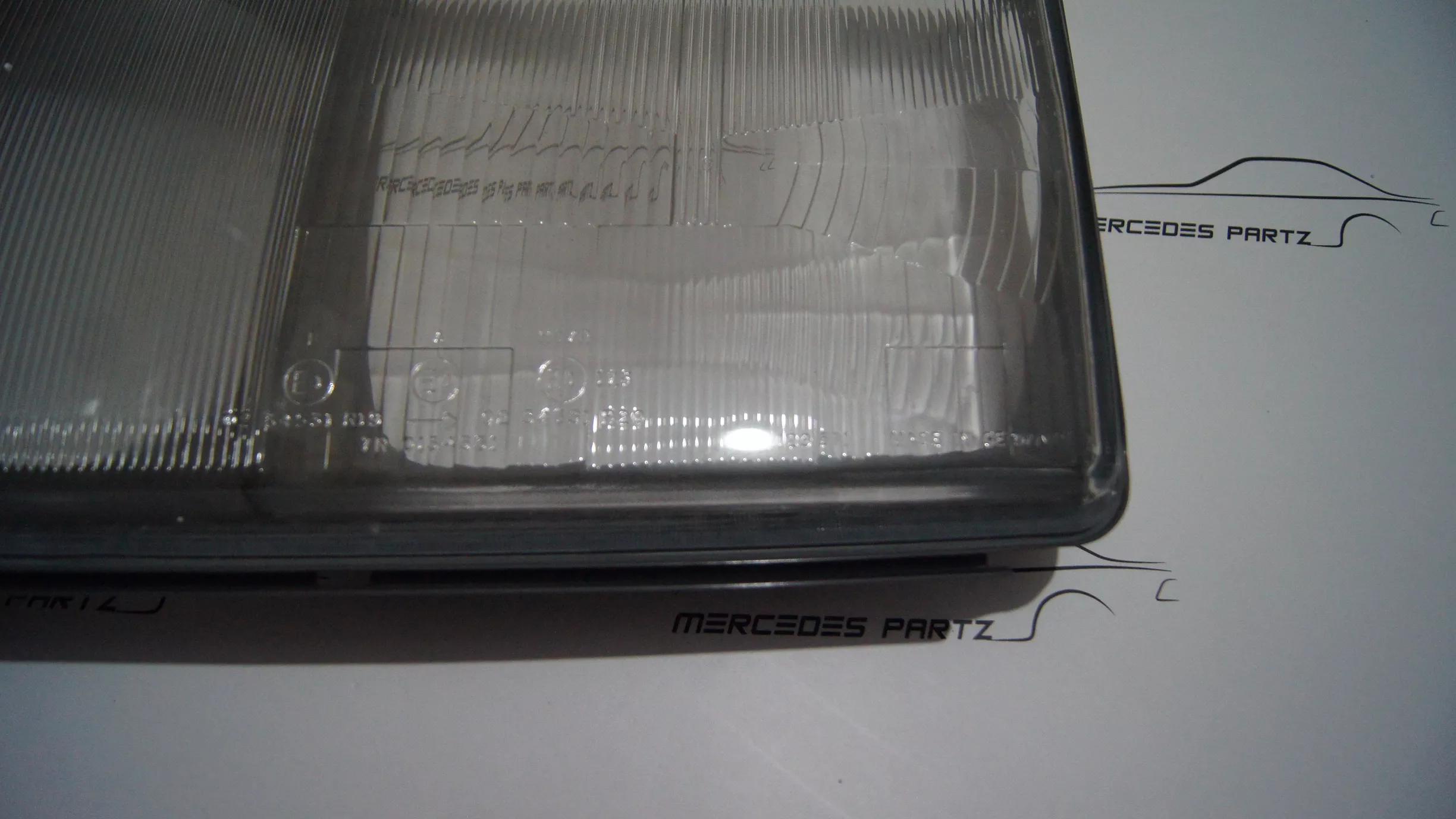 W124 Gen1 85-93 left headlight lens Hella NEW NOS Hella W124 Gen1 85-93 left headlight lens Hella NEW NOS Hella