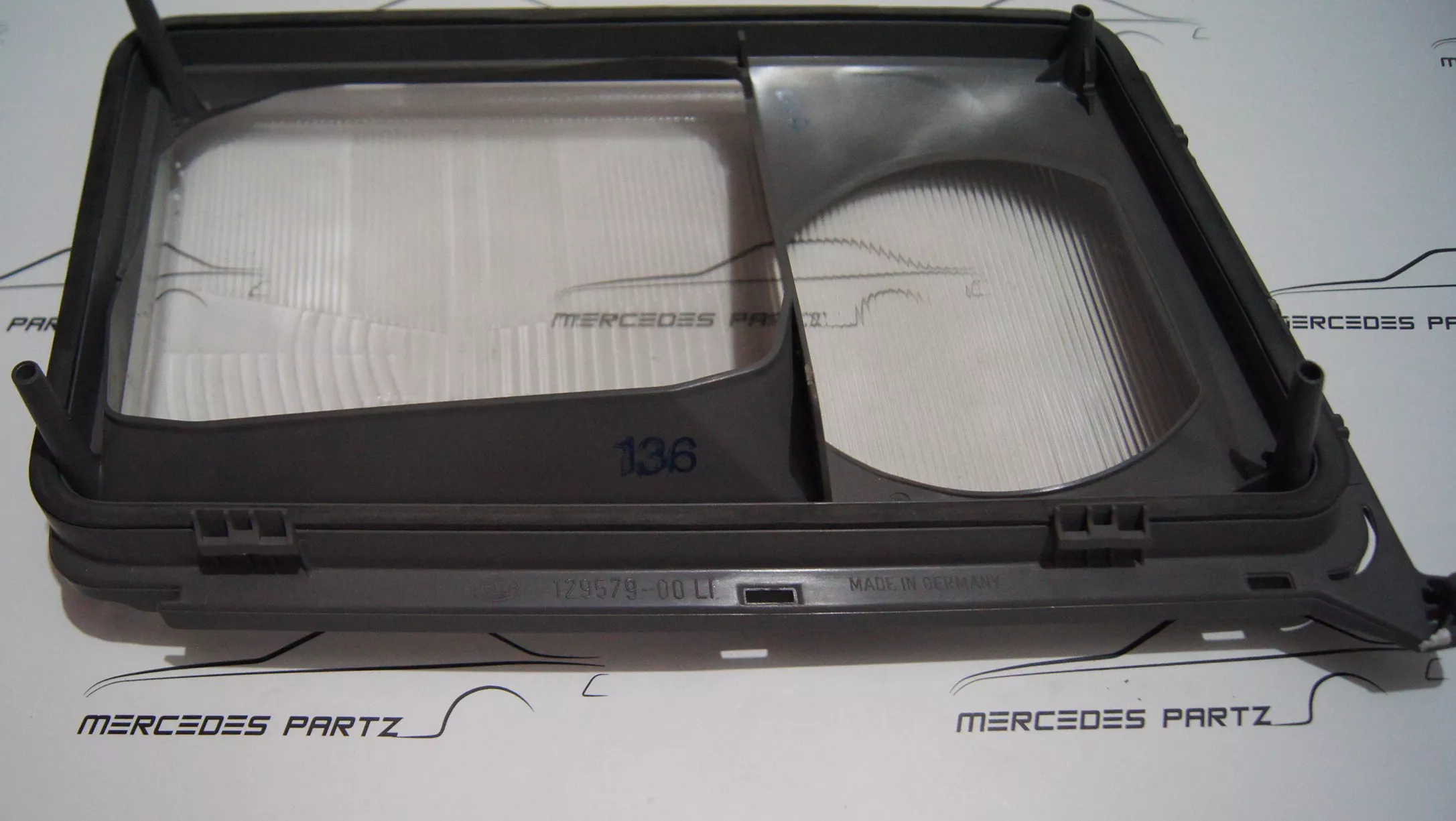 W124 Gen1 85-93 left headlight lens Hella NEW NOS Hella W124 Gen1 85-93 left headlight lens Hella NEW NOS Hella